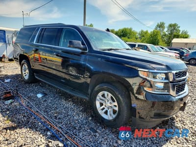 Czwarte zdjęcie samochodu z boku: 2015 CHEVROLET SUBURBAN K1500 LS VIN:1GNSKHEC4FR626182 - miniatura