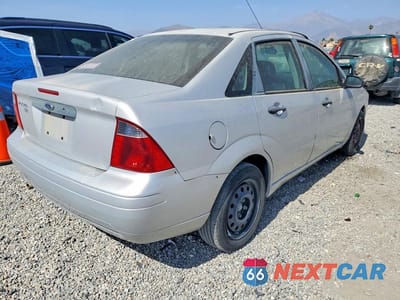 Trzecie zdjęcie samochodu z tyłu: 2007 FORD FOCUS VIN:1FAHP34NX7W232124 - miniatura