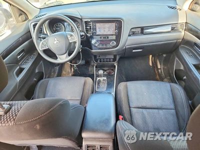 Zdjęcie 8 z 13 samochodu: 2019 MITSUBISHI OUTLANDER SE VIN:JA4AZ3A38KZ048004 - miniatura