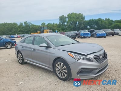 Czwarte zdjęcie samochodu z boku: 2015 HYUNDAI SONATA SPORT VIN:5NPE34AF9FH099047 - miniatura