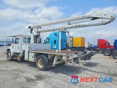 Trzecie zdjęcie samochodu z tyłu: 1996 INTERNATIONAL 4700 BUCKET TRUCK VIN:1HTSCAANXTH241797 - miniatura