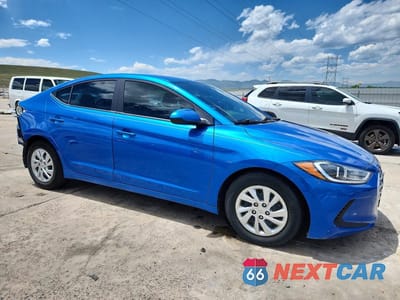 Czwarte zdjęcie samochodu z boku: 2017 HYUNDAI ELANTRA SE VIN:KMHD74LF2HU408410 - miniatura