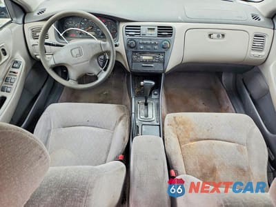 Zdjęcie 8 z 12 samochodu: 2001 HONDA ACCORD LX VIN:JHMCG56421C000063 - miniatura