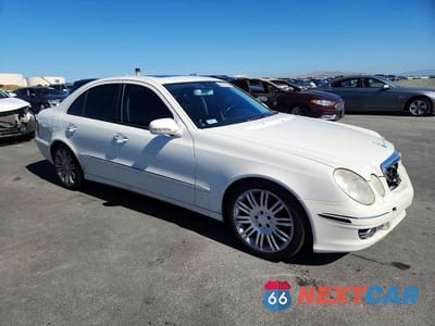 Czwarte zdjęcie samochodu z boku: 2008 MERCEDES-BENZ E 350 VIN:WDBUF56XX8B317185 - miniatura