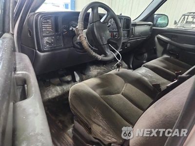 Zdjęcie 8 z 13 samochodu: 2004 CHEVROLET SILVERADO C2500 HEAVY DUTY VIN:1GCHC24U04E282989 - miniatura