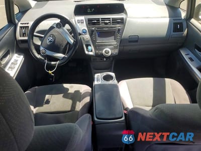 Zdjęcie 8 z 12 samochodu: 2012 TOYOTA PRIUS V THREE VIN:JTDZN3EU8C3123070 - miniatura