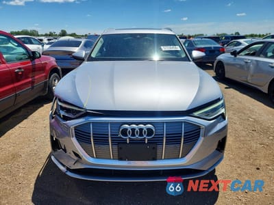 Piąte zdjęcie samochodu w środku: 2022 AUDI E-TRON PREMIUM PLUS VIN:WA1LAAGE7NB014307 - miniatura