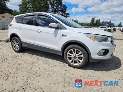 Czwarte zdjęcie samochodu z boku: 2017 FORD ESCAPE SE VIN:1FMCU0G99HUB04735 - miniatura