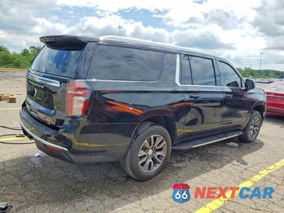 Trzecie zdjęcie samochodu z tyłu: 2022 CHEVROLET SUBURBAN K1500 LT VIN:1GNSKCKDXNR205307 - miniatura