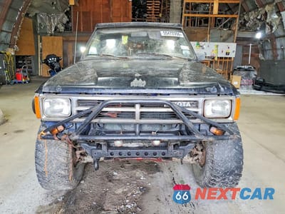Piąte zdjęcie samochodu w środku: 1986 TOYOTA 4RUNNER RN60 VIN:JT4RN62D7G0075302 - miniatura
