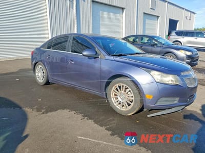 Czwarte zdjęcie samochodu z boku: 2014 CHEVROLET CRUZE ECO VIN:1G1PH5SB9E7201793 - miniatura