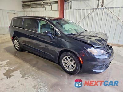 Czwarte zdjęcie samochodu z boku: 2023 CHRYSLER VOYAGER LX VIN:2C4RC1CG8PR610676 - miniatura