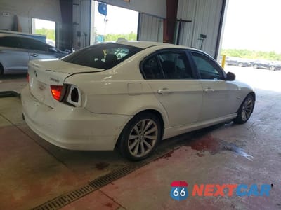 Trzecie zdjęcie samochodu z tyłu: 2011 BMW 328 XI SULEV VIN:WBAPK5C50BA994625 - miniatura