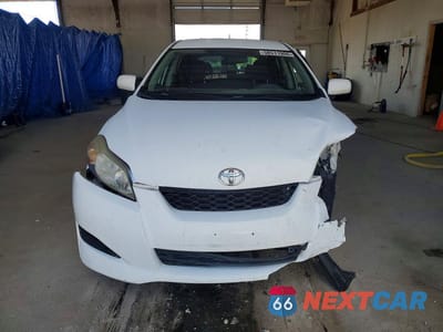 Piąte zdjęcie samochodu w środku: 2011 TOYOTA MATRIX BASE VIN:2T1KU4EE5BC536203 - miniatura