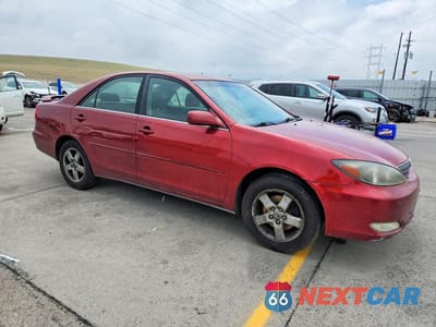 Czwarte zdjęcie samochodu z boku: 2002 TOYOTA CAMRY SE V6 VIN:JTDBF30K920062204 - miniatura