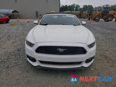Piąte zdjęcie samochodu w środku: 2015 FORD MUSTANG VIN:1FATP8UH0F5429339 - miniatura