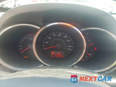 Zdjęcie 9 z 12 samochodu: 2013 KIA SORENTO LX VIN:5XYKT4A25DG325329 - miniatura