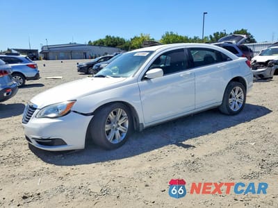 2013 CHRYSLER 200 LX 1C3CCBAB3DN685995 - główne zdjęcie licytacji z USA - miniatura