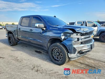 Czwarte zdjęcie samochodu z boku: 2020 CHEVROLET SILVERADO C1500 LT VIN:3GCPWCET9LG345528 - miniatura