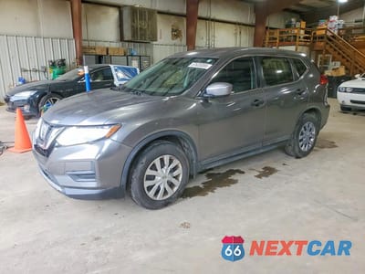 2017 NISSAN ROGUE S KNMAT2MT1HP612948 - główne zdjęcie licytacji z USA - miniatura