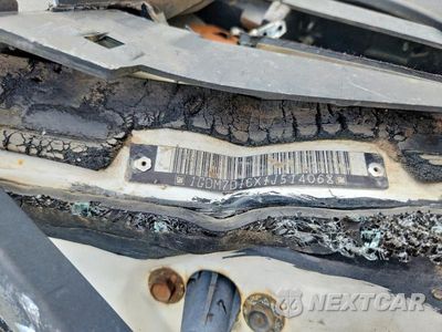 Zdjęcie 10 z 10 samochodu: 2001 GMC C7 FLATBED TRUCK TRUCK WITH CRASH ATTENUATOR VIN:1GDM7D1CX1J514068 - miniatura