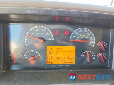 Zdjęcie 8 z 10 samochodu: 2014 VOLVO VN VNL VIN:4V4NC9EH2EN165076 - miniatura