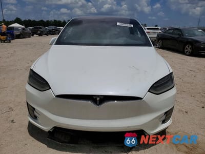 Piąte zdjęcie samochodu w środku: 2017 TESLA MODEL X VIN:5YJXCBE28HF049634 - miniatura
