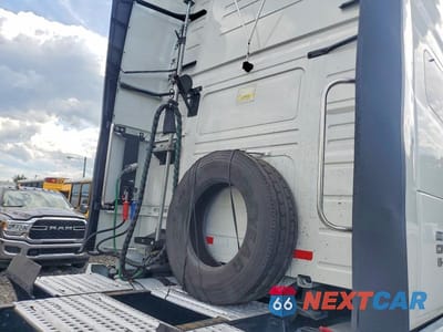 Zdjęcie 6 z 10 samochodu: 2019 VOLVO VNL SEMI TRUCK VIN:4V4NC9EH3KN221831 - miniatura