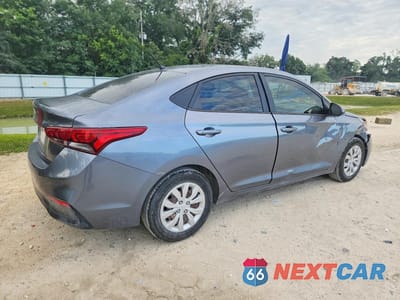 Trzecie zdjęcie samochodu z tyłu: 2020 HYUNDAI ACCENT SE VIN:3KPC24A62LE106396 - miniatura