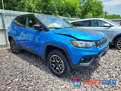 Czwarte zdjęcie samochodu z boku: 2025 JEEP COMPASS TRAILHAWK VIN:3C4NJDDN5ST556651 - miniatura