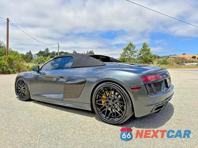 Trzecie zdjęcie samochodu z tyłu: 2017 AUDI R8 SPYDER VIN:WUAVACFX5H7903940 - miniatura