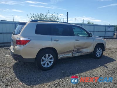 Trzecie zdjęcie samochodu z tyłu: 2013 TOYOTA HIGHLANDER SE VIN:5TDBK3EH1DS275477 - miniatura