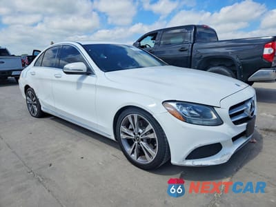 Czwarte zdjęcie samochodu z boku: 2018 MERCEDES-BENZ C 300 VIN:55SWF4JB7JU241796 - miniatura