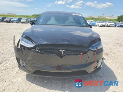Piąte zdjęcie samochodu w środku: 2020 TESLA MODEL X VIN:5YJXCDE47LF299419 - miniatura