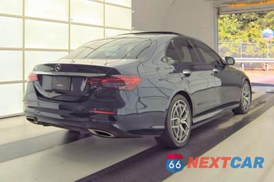 Czwarte zdjęcie samochodu z boku: 2022 MERCEDES-BENZ E 350 VIN:W1KZF8DB5NB084530 - miniatura