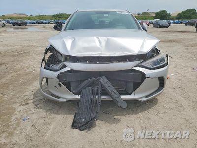 Piąte zdjęcie samochodu w środku: 2017 HYUNDAI ELANTRA SE VIN:KMHD74LF1HU072152 - miniatura