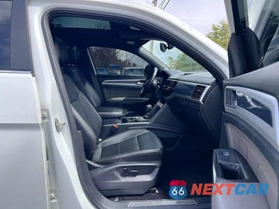 Piąte zdjęcie samochodu w środku: 2022 VOLKSWAGEN ATLAS CROSS SPORT SEL R-LINE VIN:1V2SE2CA4NC202905 - miniatura