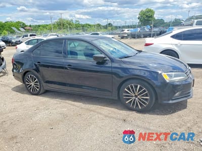 Czwarte zdjęcie samochodu z boku: 2016 VOLKSWAGEN JETTA SPORT VIN:3VWD17AJ4GM300367 - miniatura