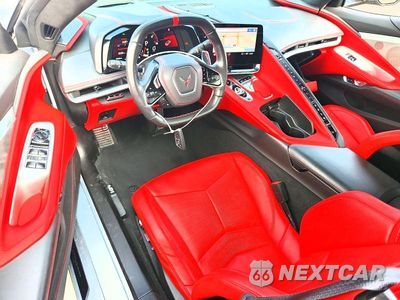 Zdjęcie 8 z 11 samochodu: 2021 CHEVROLET CORVETTE STINGRAY 3LT VIN:1G1YC3D40M5103459 - miniatura