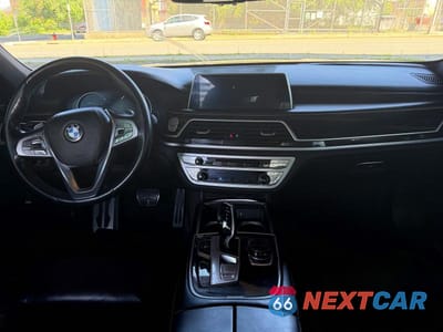 Zdjęcie 7 z 15 samochodu: 2019 BMW 750I XDRIVE VIN:WBA7F2C56K8240643 - miniatura