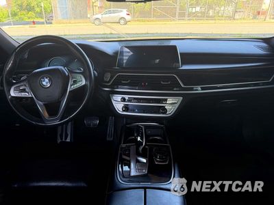 Zdjęcie 7 z 15 samochodu: 2019 BMW 750I XDRIVE VIN:WBA7F2C56K8240643 - miniatura