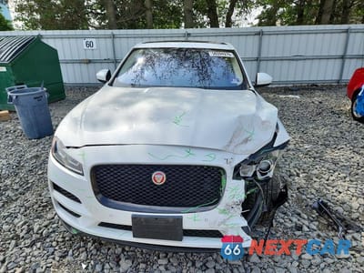 Piąte zdjęcie samochodu w środku: 2020 JAGUAR F-PACE PREMIUM VIN:SADCJ2FX1LA618117 - miniatura