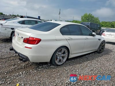 Trzecie zdjęcie samochodu z tyłu: 2013 BMW M5 VIN:WBSFV9C52DC774089 - miniatura