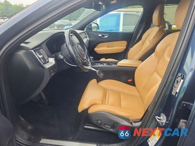 Zdjęcie 7 z 13 samochodu: 2019 VOLVO XC60 T5 VIN:LYV102RK0KB289777 - miniatura