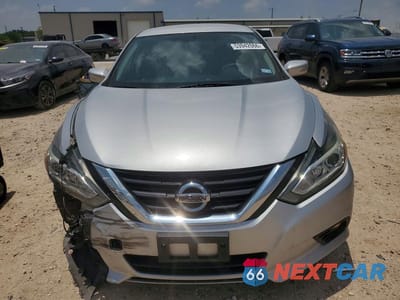 Piąte zdjęcie samochodu w środku: 2018 NISSAN ALTIMA 2.5 SV VIN:1N4AL3AP2JC128948 - miniatura