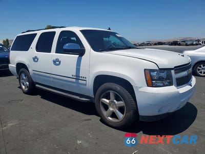 Czwarte zdjęcie samochodu z boku: 2013 CHEVROLET SUBURBAN K1500 LTZ VIN:1GNSKKE79DR214451 - miniatura