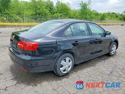 Trzecie zdjęcie samochodu z tyłu: 2014 VOLKSWAGEN JETTA BASE VIN:3VW2K7AJXEM319569 - miniatura