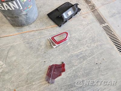 Zdjęcie 12 z 13 samochodu: 2015 CHRYSLER 300 LIMITED VIN:2C3CCAAG4FH930868 - miniatura