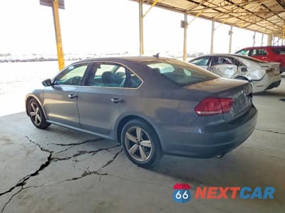 Drugie zdjęcie samochodu z przodu: 2012 VOLKSWAGEN PASSAT SE VIN:1VWBP7A31CC043493 - miniatura