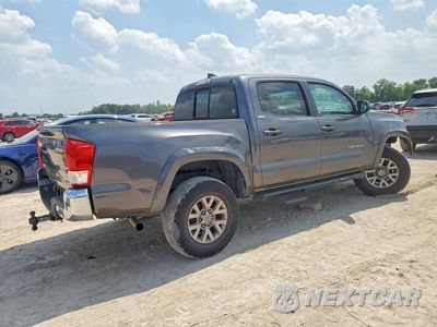 Trzecie zdjęcie samochodu z tyłu: 2017 TOYOTA TACOMA SR5 V6 VIN:5TFAZ5CN4HX023153 - miniatura